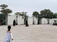 Λάρισα: Διαμαρτυρόμενοι πρόσφυγες έβαλαν φωτιά σε κάδους