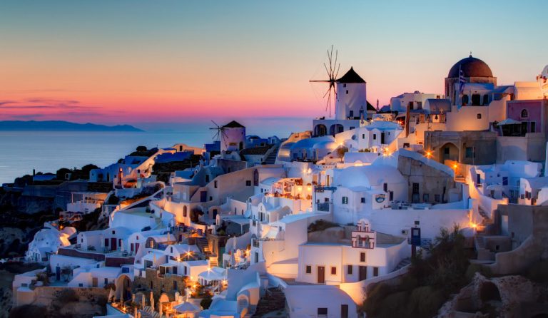 Booking: H Σαντορίνη ο απόλυτος ρομαντικός προορισμός!