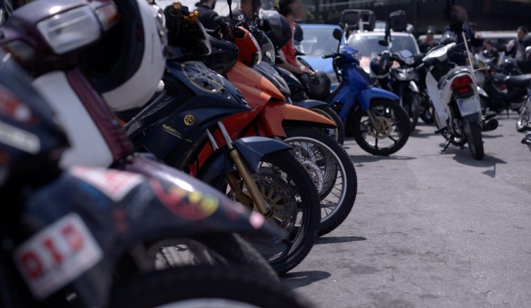 Στα Τρίκαλα είναι πολύ μπροστά: Κάνουν ντελίβερι… πιστοποιητικών!