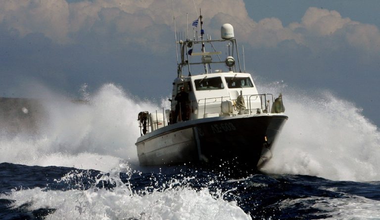 Αφγανός μετανάστης προσπάθησε να φύγει από τη Χίο κολυμπώντας