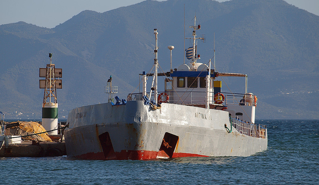 Τραγωδία στην Αίγινα: Δύο νεκροί από σύγκρουση αλιευτικού με υδροφόρα