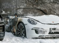 Στάχτη 10 Porsche – Εβαλαν φωτιά σε εργοστάσιο στο Αμβούργο (pic&vid)