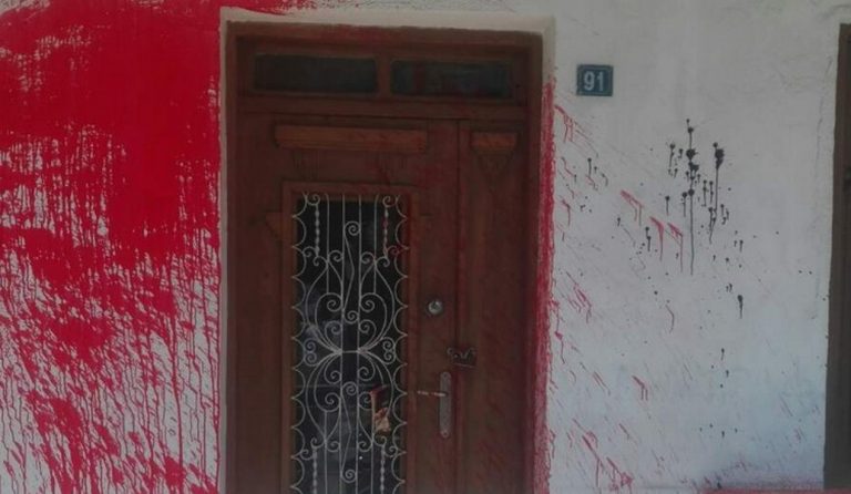 Επίθεση με μπογιές στα γραφεία του ΣΥΡΙΖΑ στον Εύοσμο (pics)
