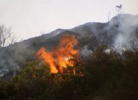 Δύο πυρκαγιές εκτός ελέγχου στην Κρήτη