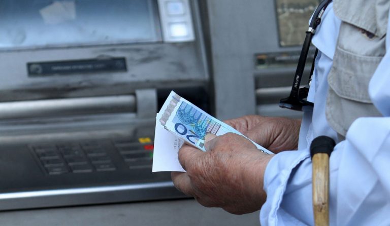 Capital controls: Αλλάζει το ανώτατο όριο ανάληψης