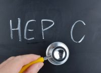 Πρόσβαση σε νέες θεραπείες για χιλιάδες ασθενείς με ηπατίτιδα C