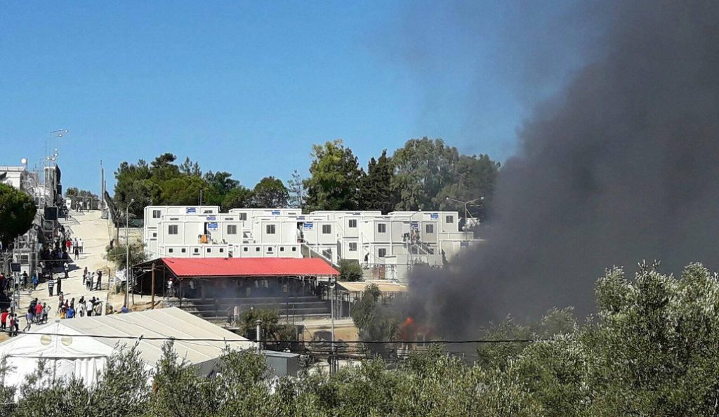 Νέα εξέγερση μεταναστών στη Μόρια (pics&vids)