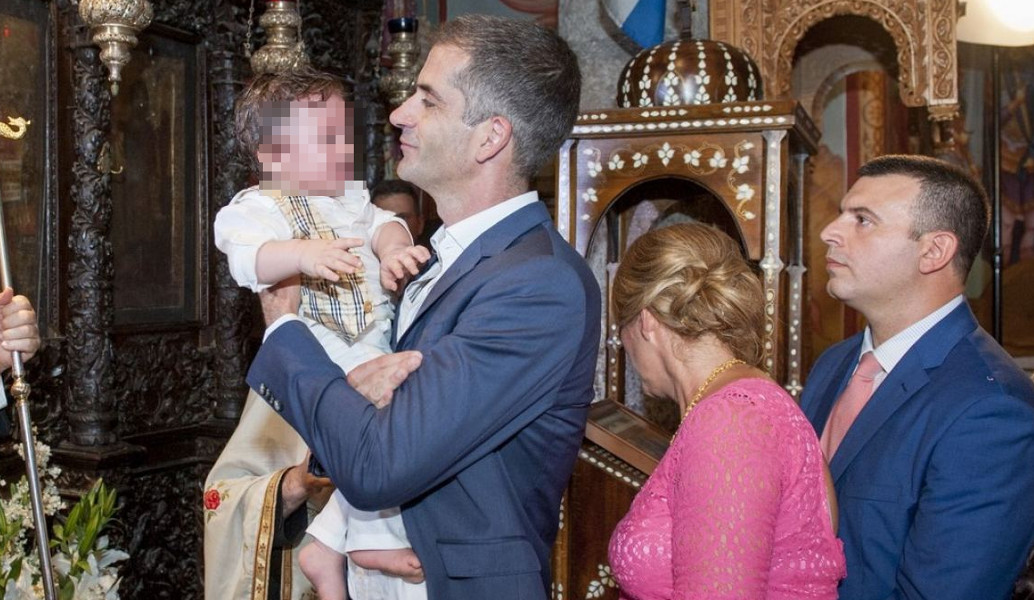 Νονός έγινε ο Κώστας Μπακογιάννης (pics)