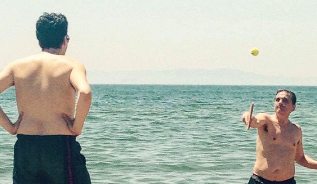 Ο Ευκλείδης Τσακαλώτος παίζει ρακέτες στην Κουρούτα (pics)
