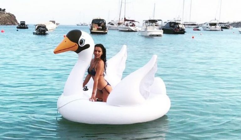 Το Instagram της Χριστίνας Κολέτσα έχει ενδιαφέρον! (pics)