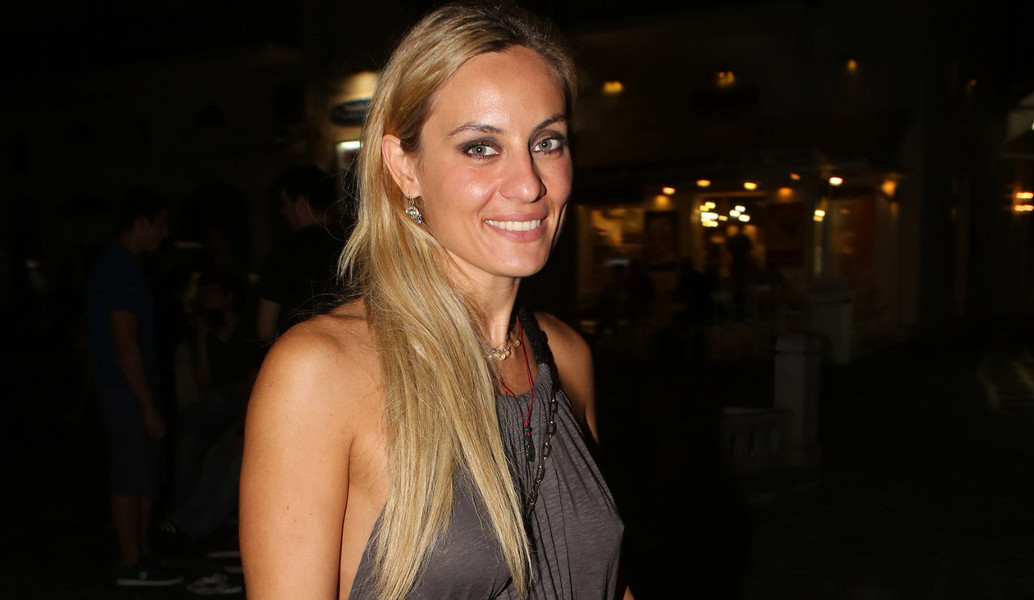 Η άγνωστη πάθηση της Μελέτη που την αναγκάζει να μασάει μονίμως τσίχλες (vid)