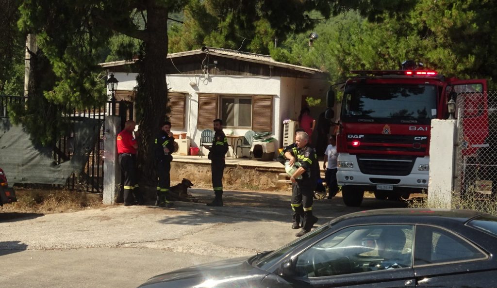 Οινόφυτα: Υπό έλεγχο η φωτιά στο εργοστάσιο πλαστικών – Δύο τραυματίες (upd)