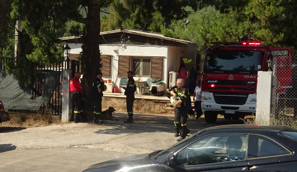 Οινόφυτα: Υπό έλεγχο η φωτιά στο εργοστάσιο πλαστικών – Δύο τραυματίες (upd)