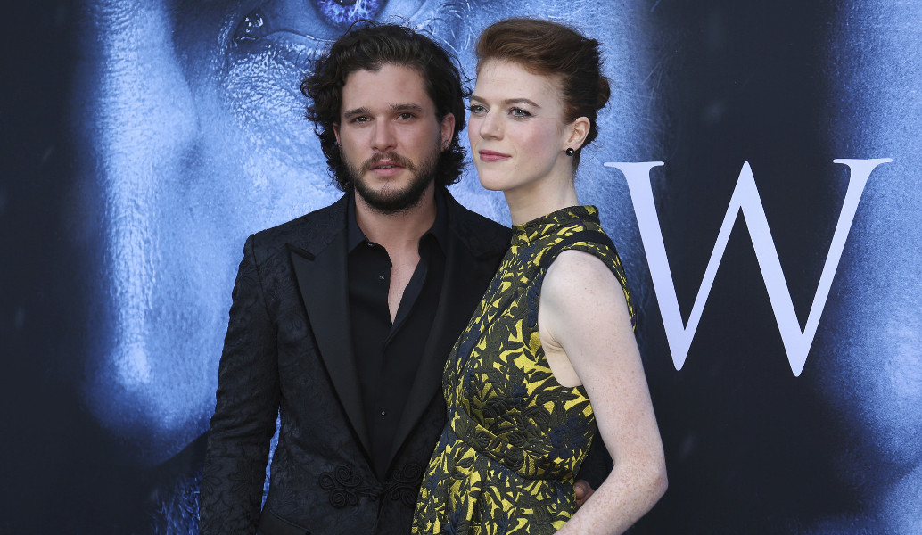 GoT: Οι φωτογραφίες από το κόκκινο χαλί αποκάλυψαν την επιστροφή ενός χαρακτήρα (pics)