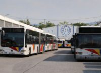 ΟΑΣΘ: Οδηγός λεωφορείου τράβηξε χειρόφρενο και κατέβηκε να πάρει τσιγάρα (vid)