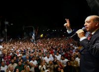 Τουρκία: Πλήθος λαού στους δρόμους ως φόρος τιμής στα θύματα του αποτυχημένου πραξικοπήματος