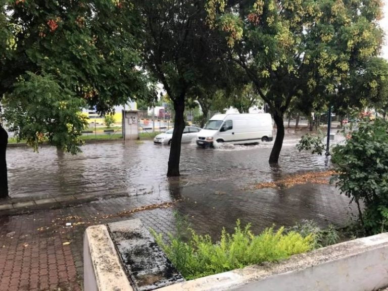 Η κακοκαιρία πλήττει το νομό Λάρισας