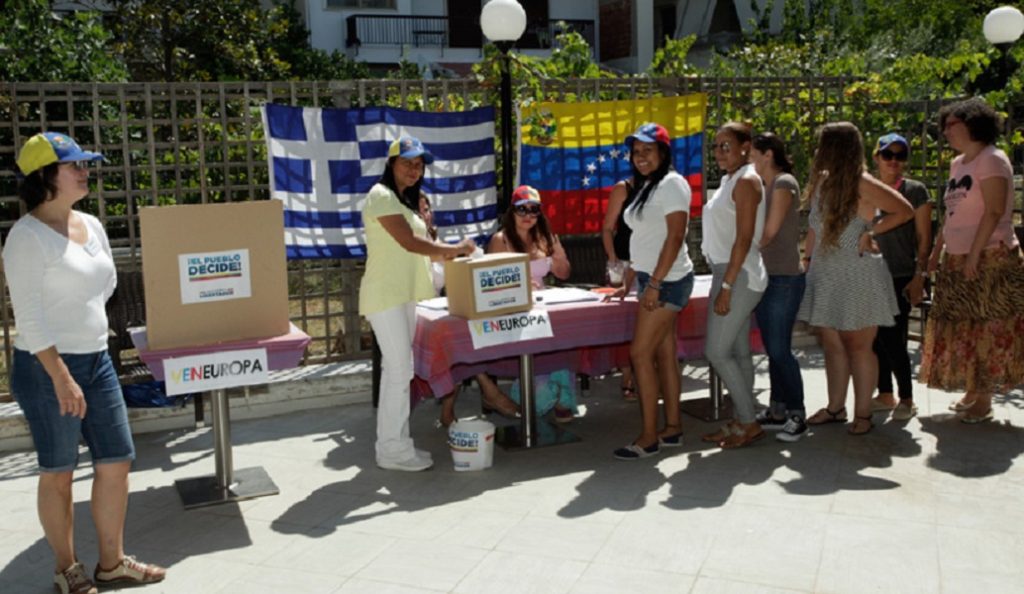 Δύο κάλπες στην Ελλάδα για το δημοψήφισμα κατά του Μαδούρο (pics)