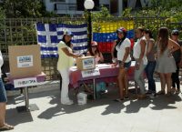 Δύο κάλπες στην Ελλάδα για το δημοψήφισμα κατά του Μαδούρο (pics)