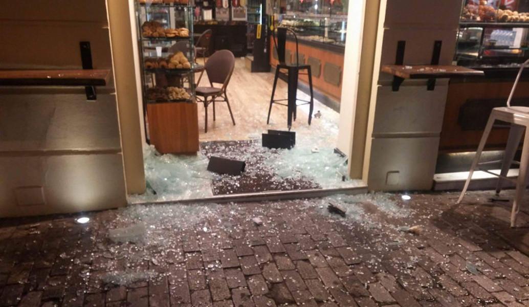 Ερμού: Ζημιές 155.000 ευρώ σε 42 επιχειρήσεις προκάλεσαν οι κουκουλοφόροι