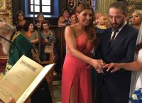 Κουμπάρα και νονά η Έλενα Παπαρίζου – Εντυπωσίασε το φόρεμά της (pics)