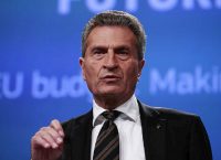 Έτινγκερ: H Ελλάδα είναι σε τροχιά επιστροφής – Δοκιμάστε την έξοδο στις αγορές