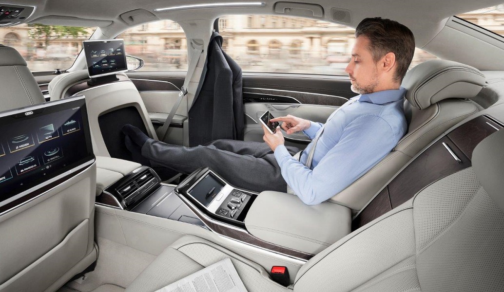AUDI A8: Όλα στον αυτόματο