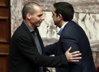 Ο Βαρουφάκης αποκαλύπτει τα SMS που αντάλλαξε με τον Τσίπρα
