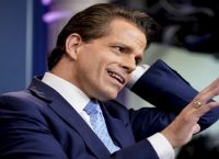 Άντονι Σκαραμούτσι: Διέγραψε τα μηνύματα στα social media εις βάρος του Trump