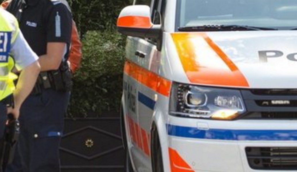 Ασύλληπτος ο δράστης της επίθεσης με αλυσοπρίονο στην Ελβετία