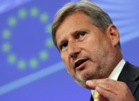 Γιοχάνες Χαν: Προς το παρόν δεν τίθεται λόγος για ένταξη της ΠΓΔΜ στην ΕΕ
