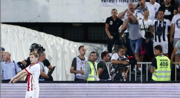 Χαμός στη φυσούνα στο Βελιγράδι – Αντικείμενο και σύρραξη μεταξύ των παικτών (vid)