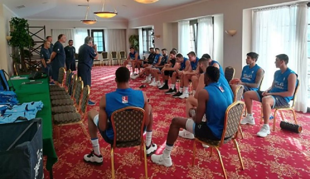 Η πρώτη προπόνηση της Εθνικής στο Καρπενήσι (vid)