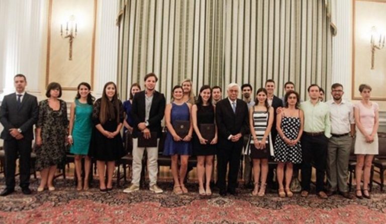 Παυλόπουλος: Ο ελληνικός λαός αντέχει