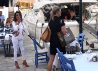 Στο Φισκάρδο με το πούρο της η Γιάννα Αγγελοπούλου Δασκαλάκη  (pic)