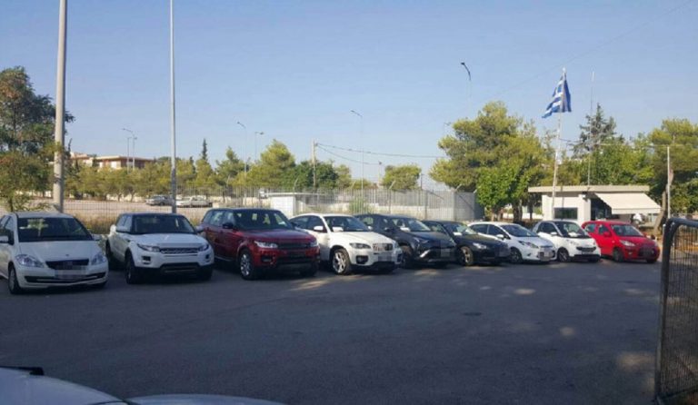 Εξαρθρώθηκε σπείρα που έκλεβε πολυτελή αυτοκίνητα στην Αθήνα