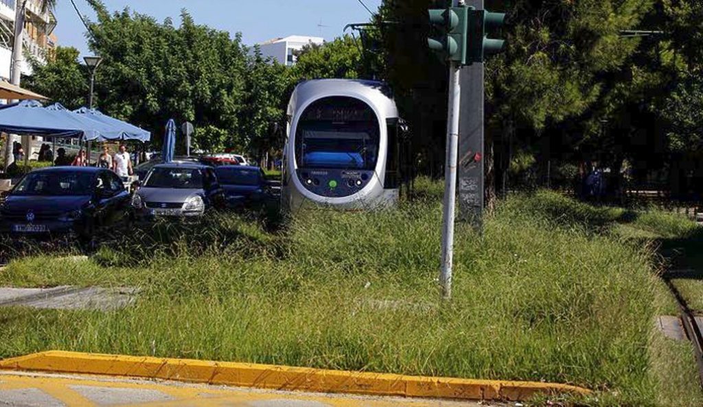 Καταγγελία δήμου Γλυφάδας: Εγκατάλειψη από τη ΣΤΑΣΥ του περιβάλλοντος της γραμμής Τραμ