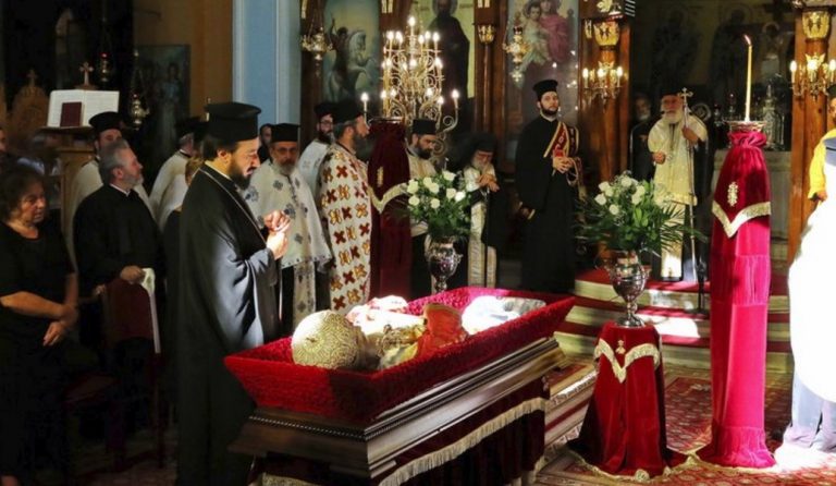 Σε λαϊκό προσκύνημα η σορός του μητροπολίτη Φιλίππων, Προκοπίου