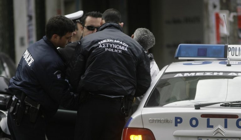 Αστυνομικός “καρφώθηκε” από χρησιμοποιημένη σύριγγα φορέα του AIDS