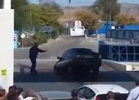 Ο “Ελληνάρας” της Κριμαίας: Γκάζωσε να βγει πρώτος από το πλοίο και… έπεσε στη θάλασσα (vid)