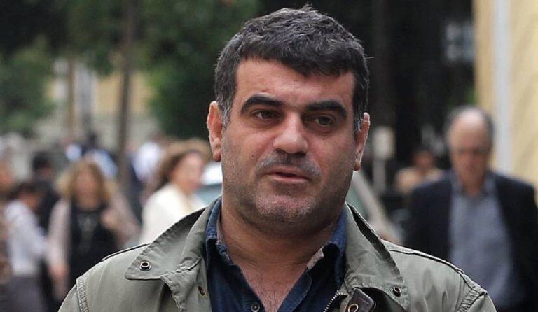 Την ενοχή Βαξεβάνη για τα δημοσιεύματα κατά της συζύγου Στουρνάρα ζήτησε ο εισαγγελέας
