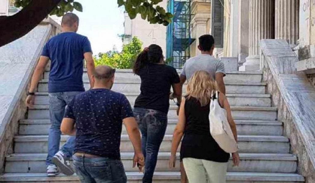 Αγωνία για το μωράκι που κατάπιε ναρκωτικό χάπι στη Λαμία