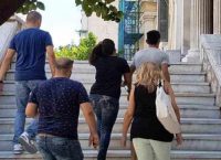 Αγωνία για το μωράκι που κατάπιε ναρκωτικό χάπι στη Λαμία