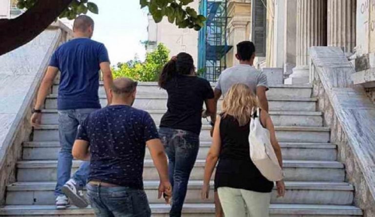 Αγωνία για το μωράκι που κατάπιε ναρκωτικό χάπι στη Λαμία