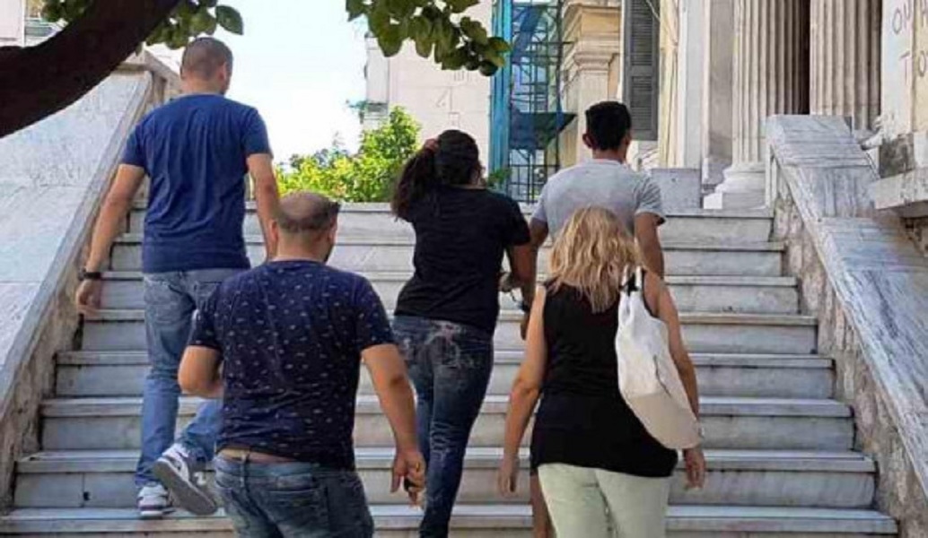 Αγωνία για το μωράκι που κατάπιε ναρκωτικό χάπι στη Λαμία