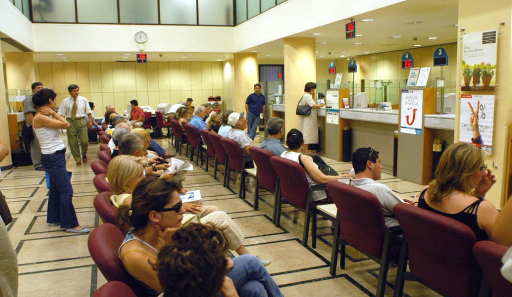 Στο 1,5 ευρώ η “ταρίφα” για πληρωμή φόρων στα γκισέ των τραπεζών