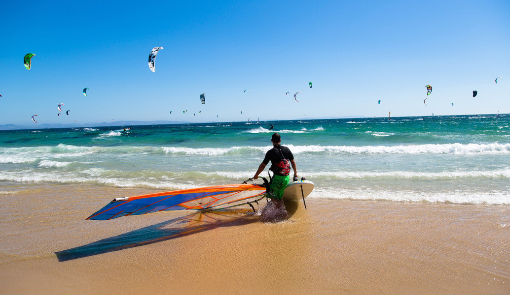 Κέρος: Η αγαπημένη παραλία όσων αγαπούν τα θαλάσσια σπορ (vid)