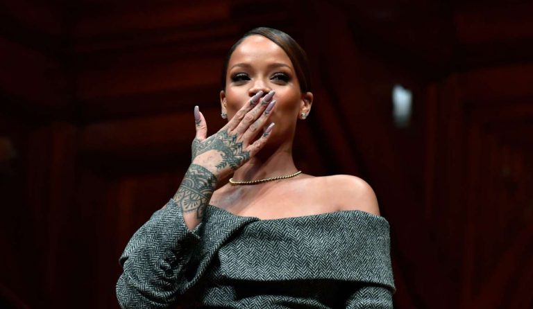 Η συγκινητική κίνηση της RiRi: Προσφέρει σε κορίτσια στο Μαλάουι υποτροφίες