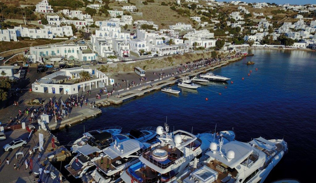 Ένα λαμπερό διήμερο στη Μύκονο από την First Quality Yachts!