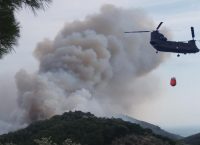 Ολονύχτια η μάχη των πυροσβεστών στη Λέσβο – Συνεχείς οι αναζωπυρώσεις (pics&vid)